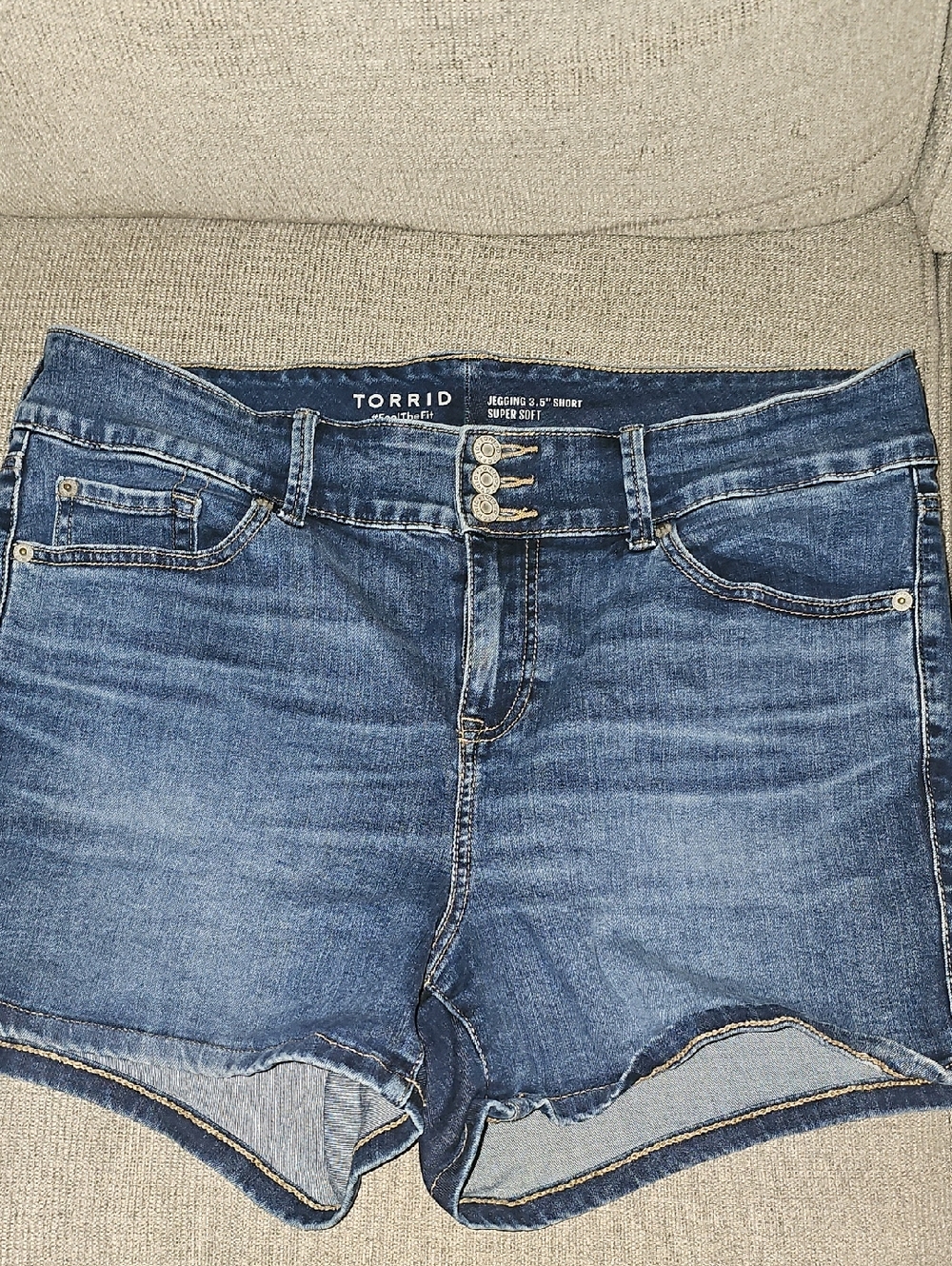 Torrid Jegging 3.5" Short Super Soft